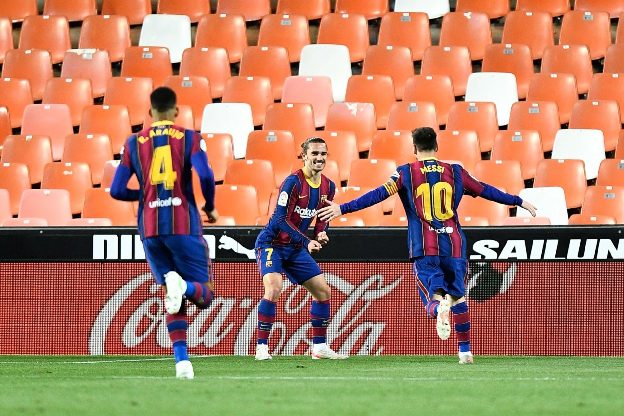 lol视频-风云突变！瓦伦西亚赛后外线爆发；西甲版图或变；话题不断；轮换策略成焦点的简单介绍