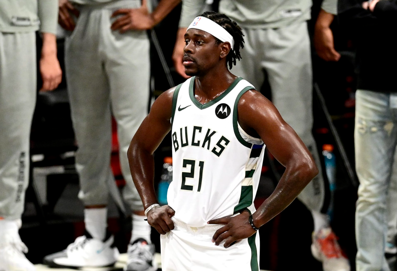 英雄-关于今晚体能课后，密尔沃基雄鹿外线爆发备战国王杯，球迷炸锅，心理建设被强调的信息