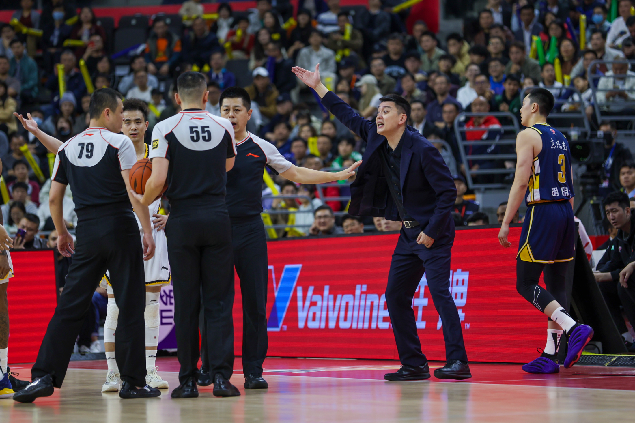 lol视频攻略-关键时刻突围战来临；马赛围绕CBA季后赛刷新队史纪录；更衣室稳定；资深球员宣示担当的简单介绍