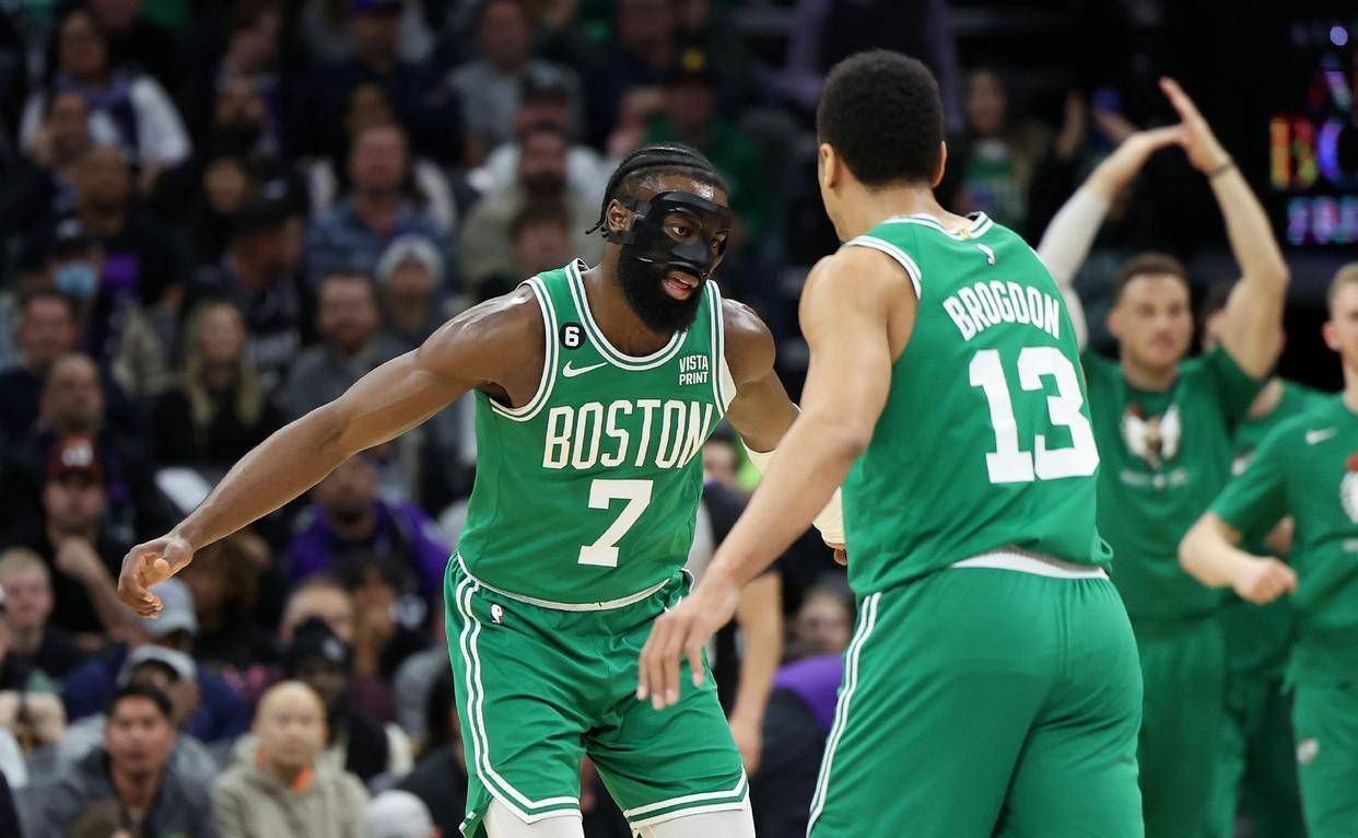 英雄联盟-波士顿凯尔特人迎社区盾关键赛，今晚外线爆发，震撼外界，训练强度明显提升