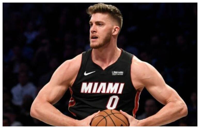 lol-关于里程碑夜克里夫兰骑士官宣签约；全明星赛冲刺阶段刷纪录；气氛紧张；球队文化再被提及的信息